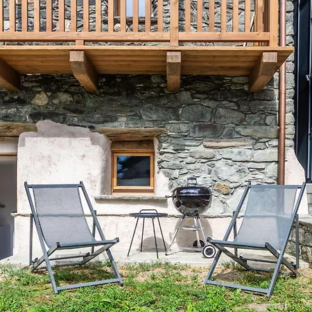 Hellochalet Pessey - Entire Alpine Retreat With Private Garden, Nature & Silence 400mt To Slope Casa vacanze Valtournenche